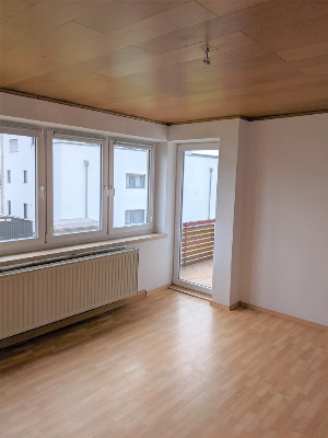 Helle 4-Zimmer-Wohnung mit Balkon - RESERVIERT