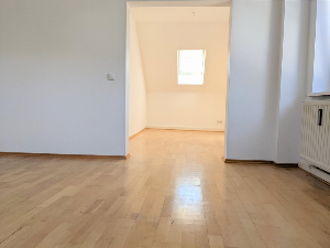 Wunderschöne 3-Zimmer-Dachgeschosswohnung mit neuer Einbauküche