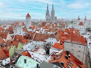 ABSOLUTE RARITÄT ! Vermietetes Altstadthaus - Wohnen und Gewerbe