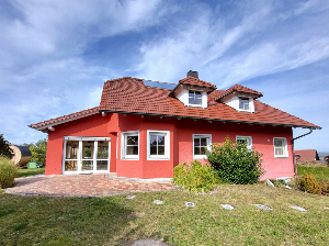 Viel Platz! Einfamilienhaus mit Einliegerwohnung auf Traumgrundstück