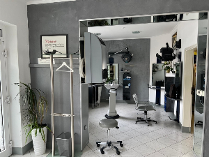 Friseur-/Kosmetikstudio in hochinteressanter Lage - Ihre Chance zur Selbständigkeit!