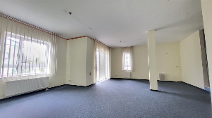 In zentraler Lage: Gepflegte Büro-/Praxisflächen
