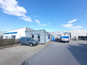 Beliebter Firmenstandort: Produktions-/Lagerhallen mit Bürotrakt